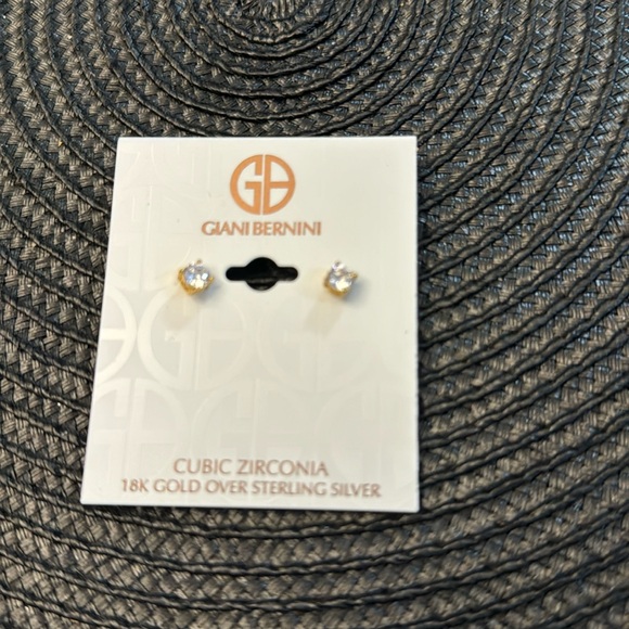 🎉 18K over Sterling Silver Cubic Zirconia Stud Earrings 🎉 - Picture 1 of 2